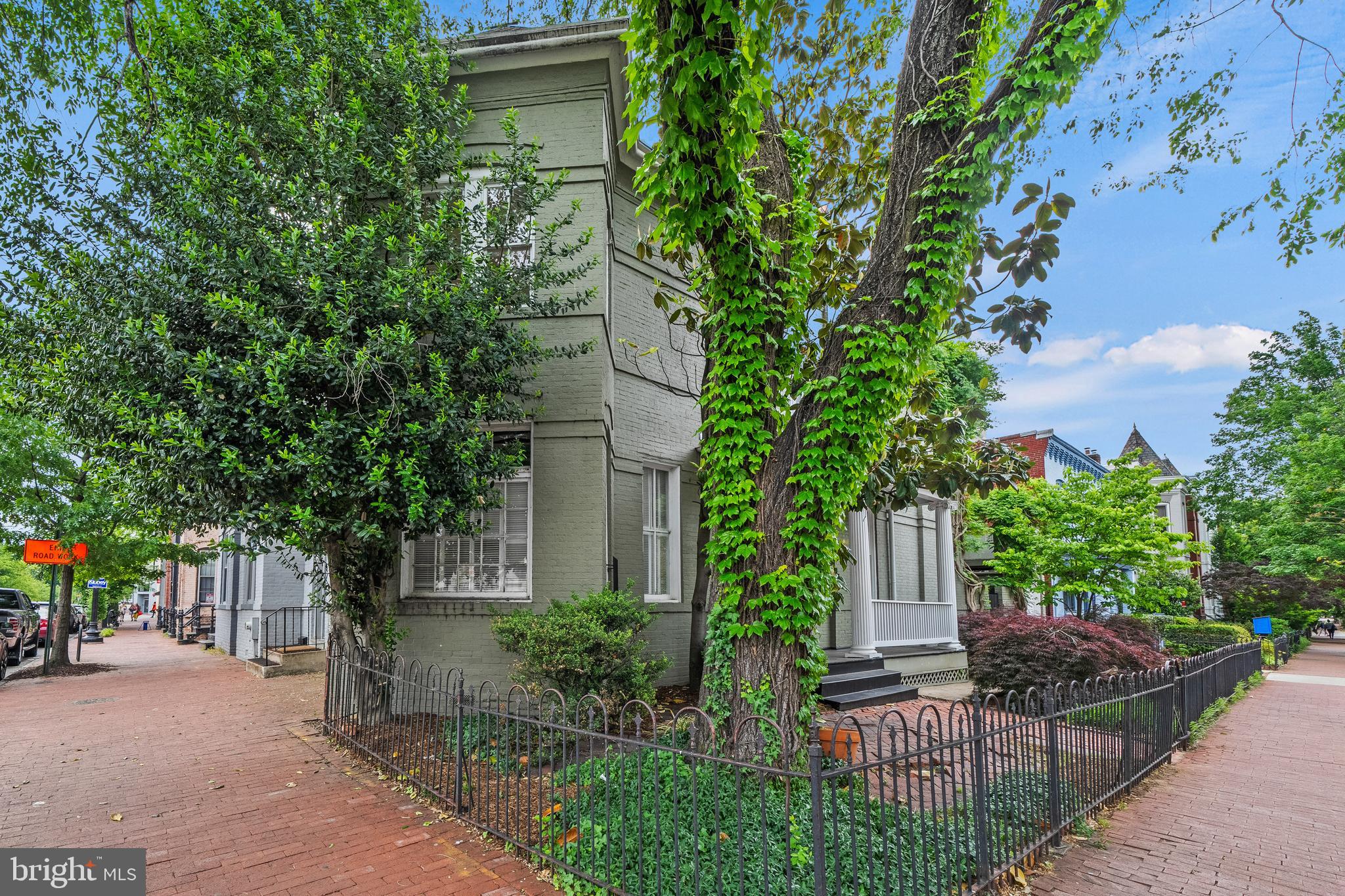 400 7TH STREET SE