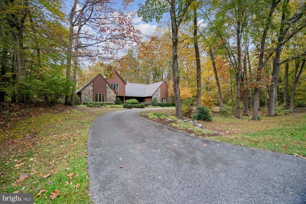 Photo of 1603 Huntcliff Way, GAMBRILLS, MD 21054 (MLS # MDAA2129618)