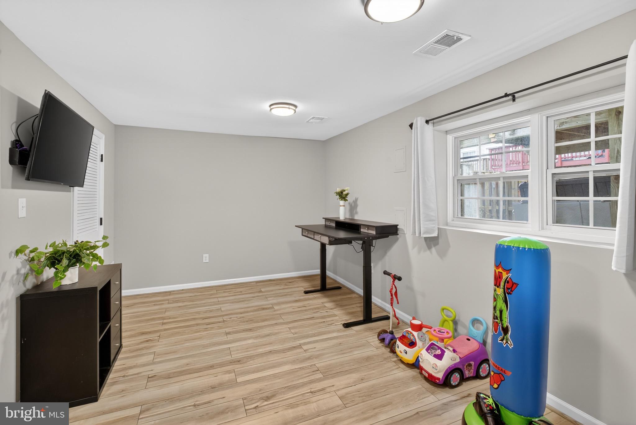 WOODGATE MANOR - Residential