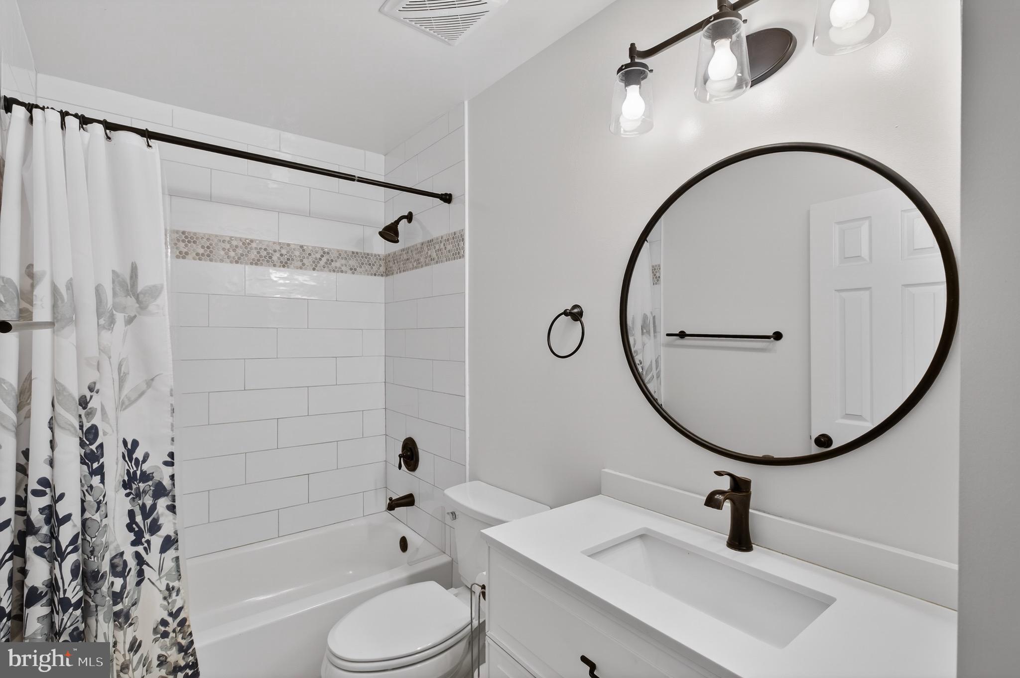 WOODGATE MANOR - Residential