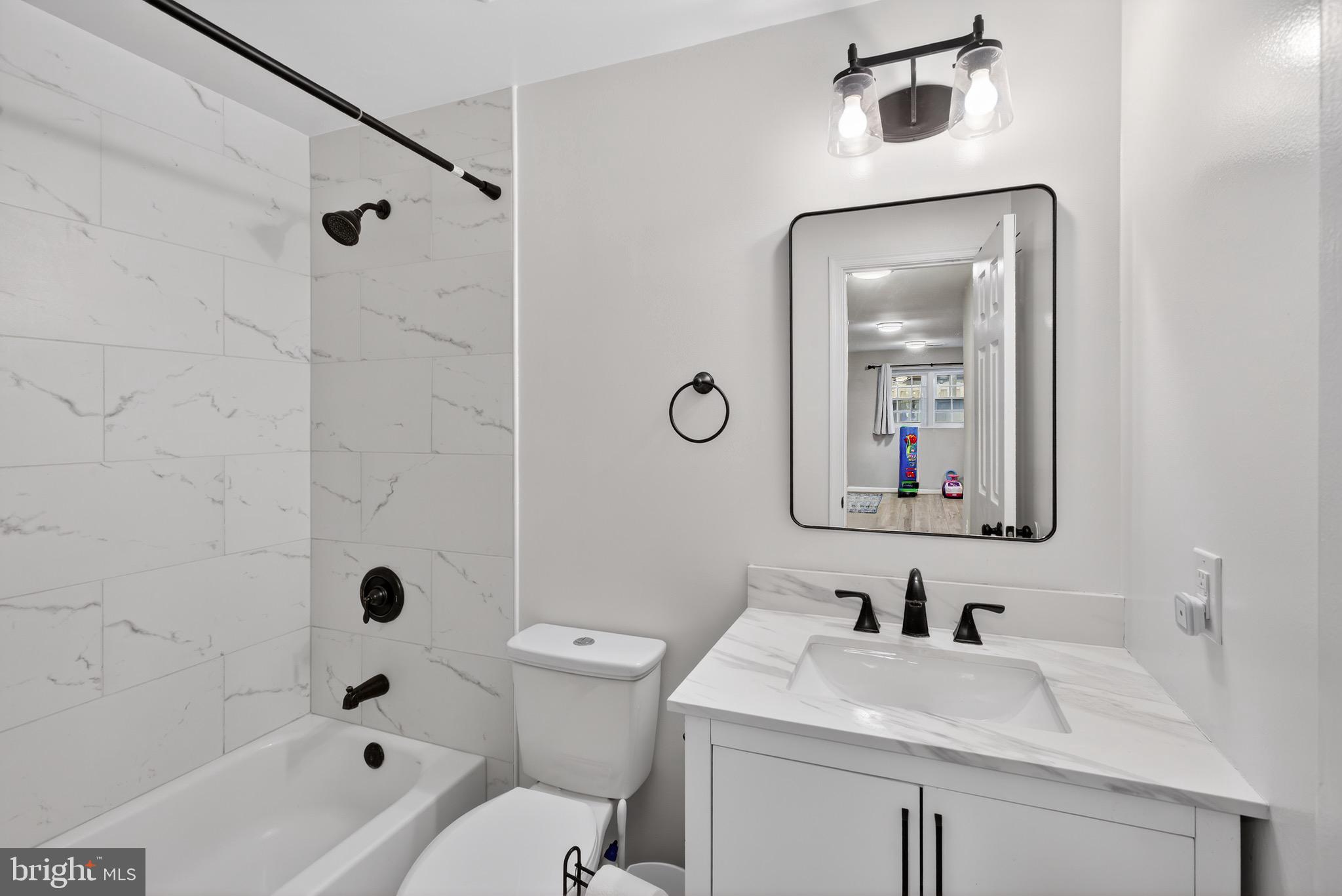 WOODGATE MANOR - Residential