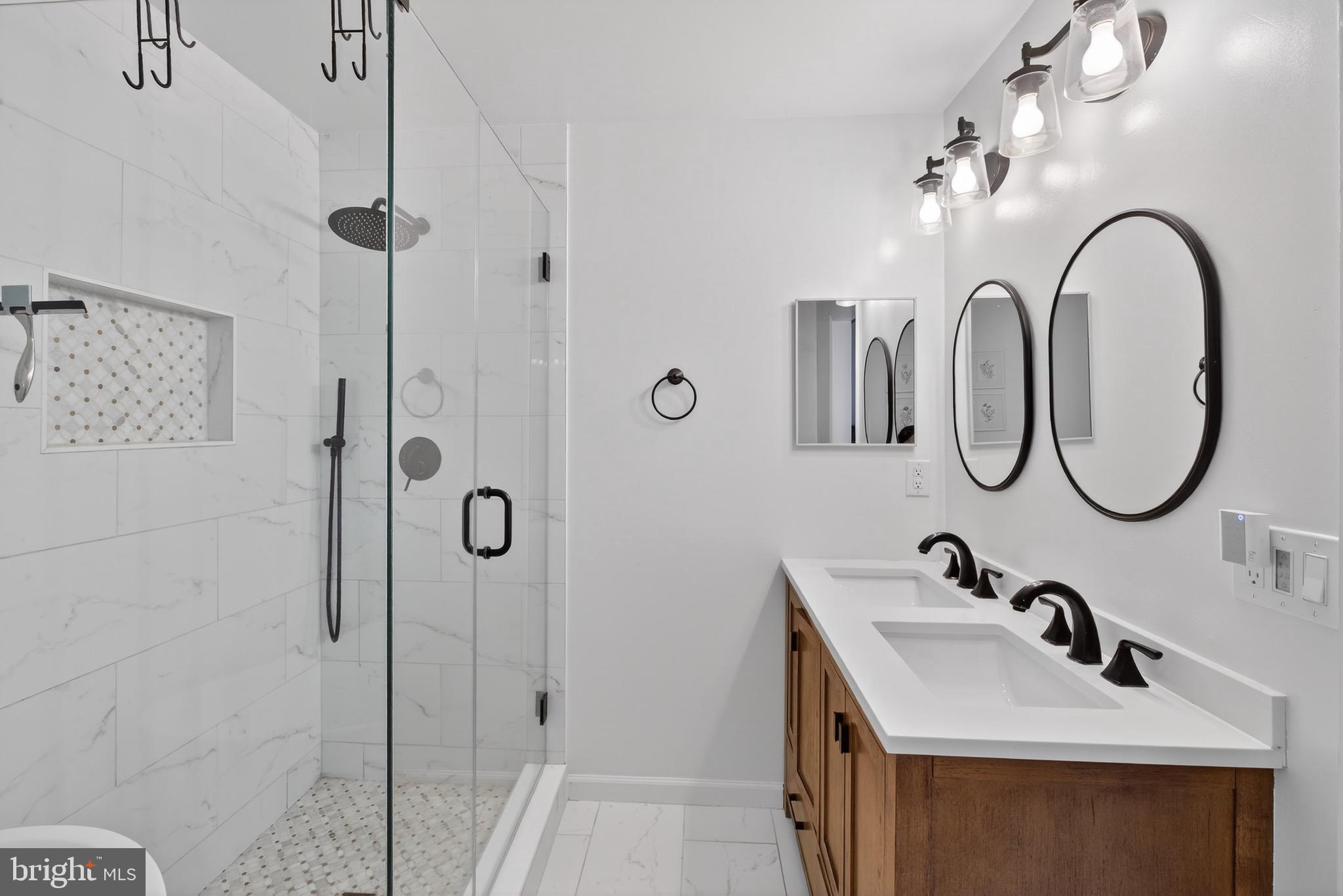 WOODGATE MANOR - Residential