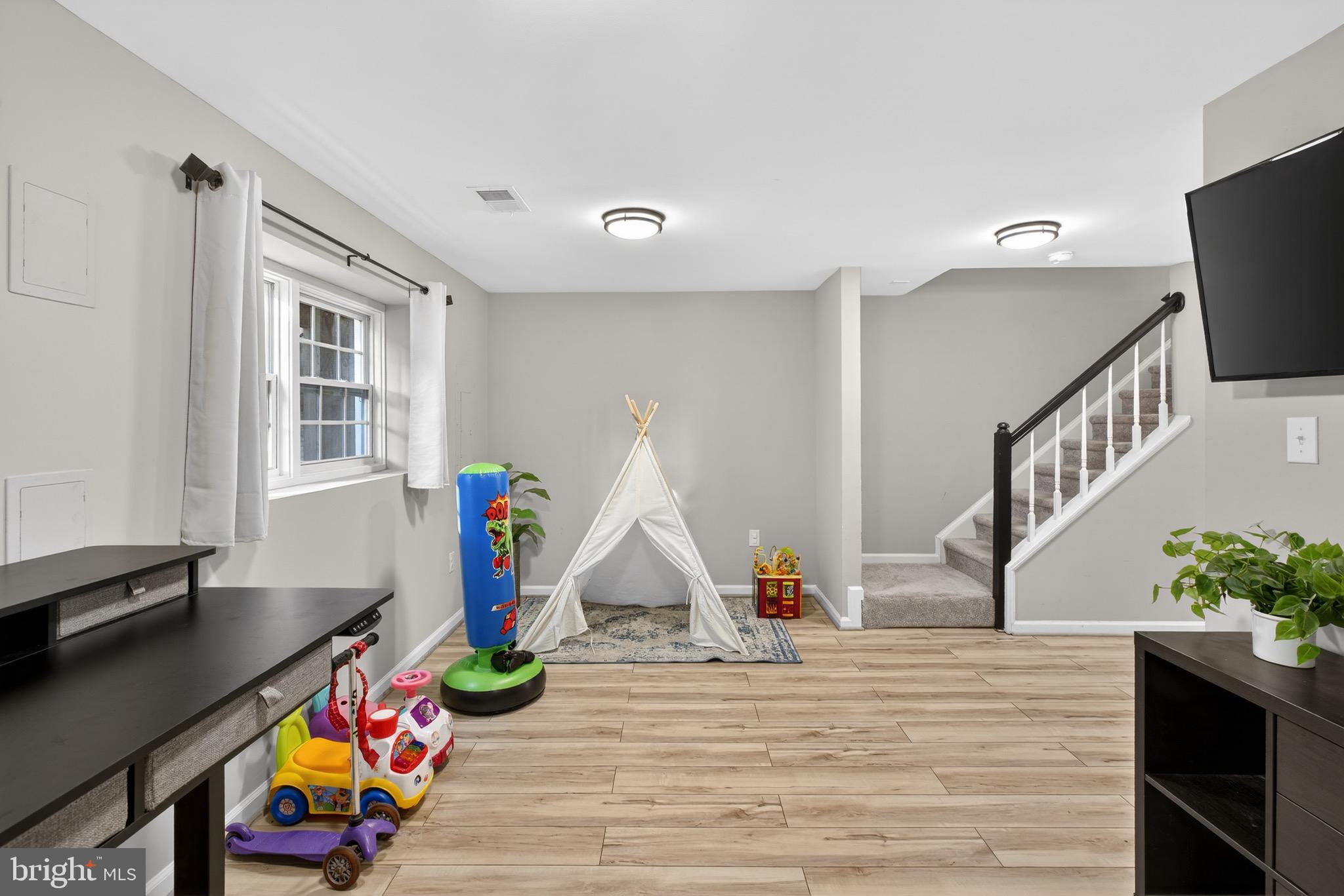 WOODGATE MANOR - Residential