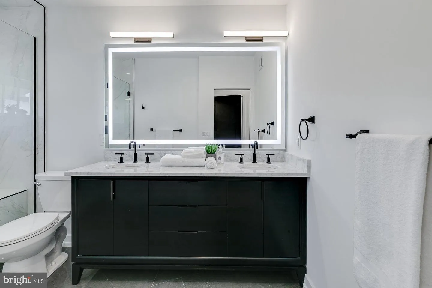 Philadelphia, Pennsylvania 19146, United States, 3 Bedrooms Bedrooms, ,4 BathroomsBathrooms,Residential,Active,93088