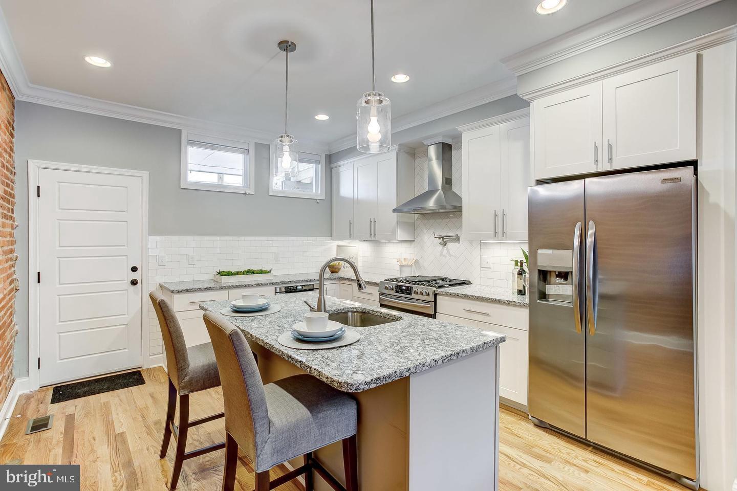 LOCUST POINT - Residential