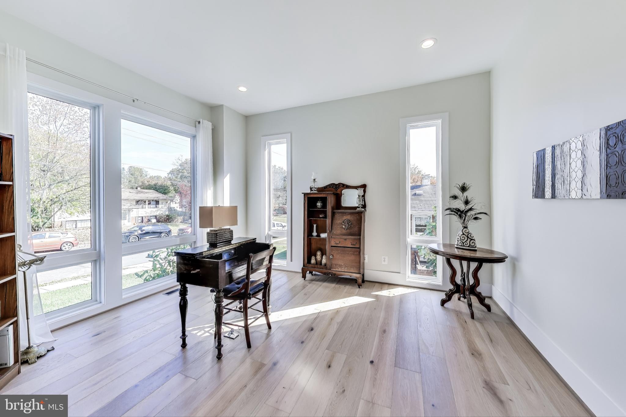 VIENNA WOODS - Residential