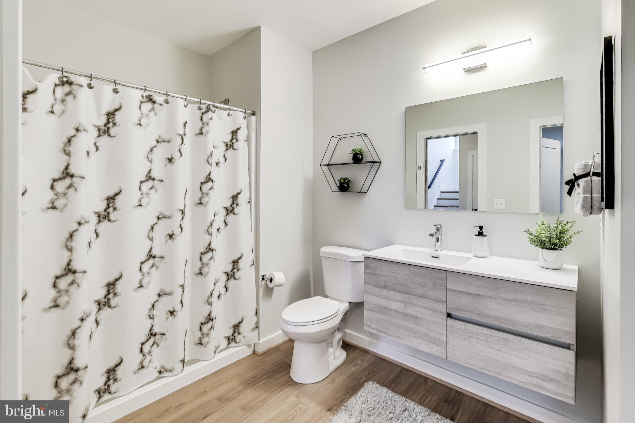 VIENNA WOODS - Residential