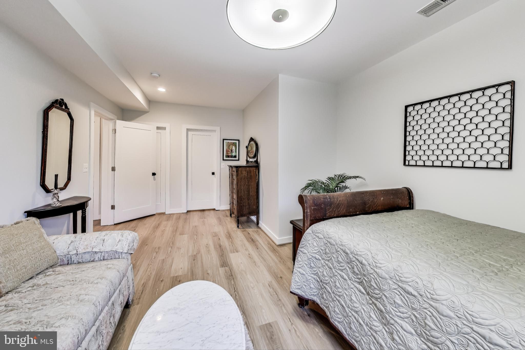 VIENNA WOODS - Residential