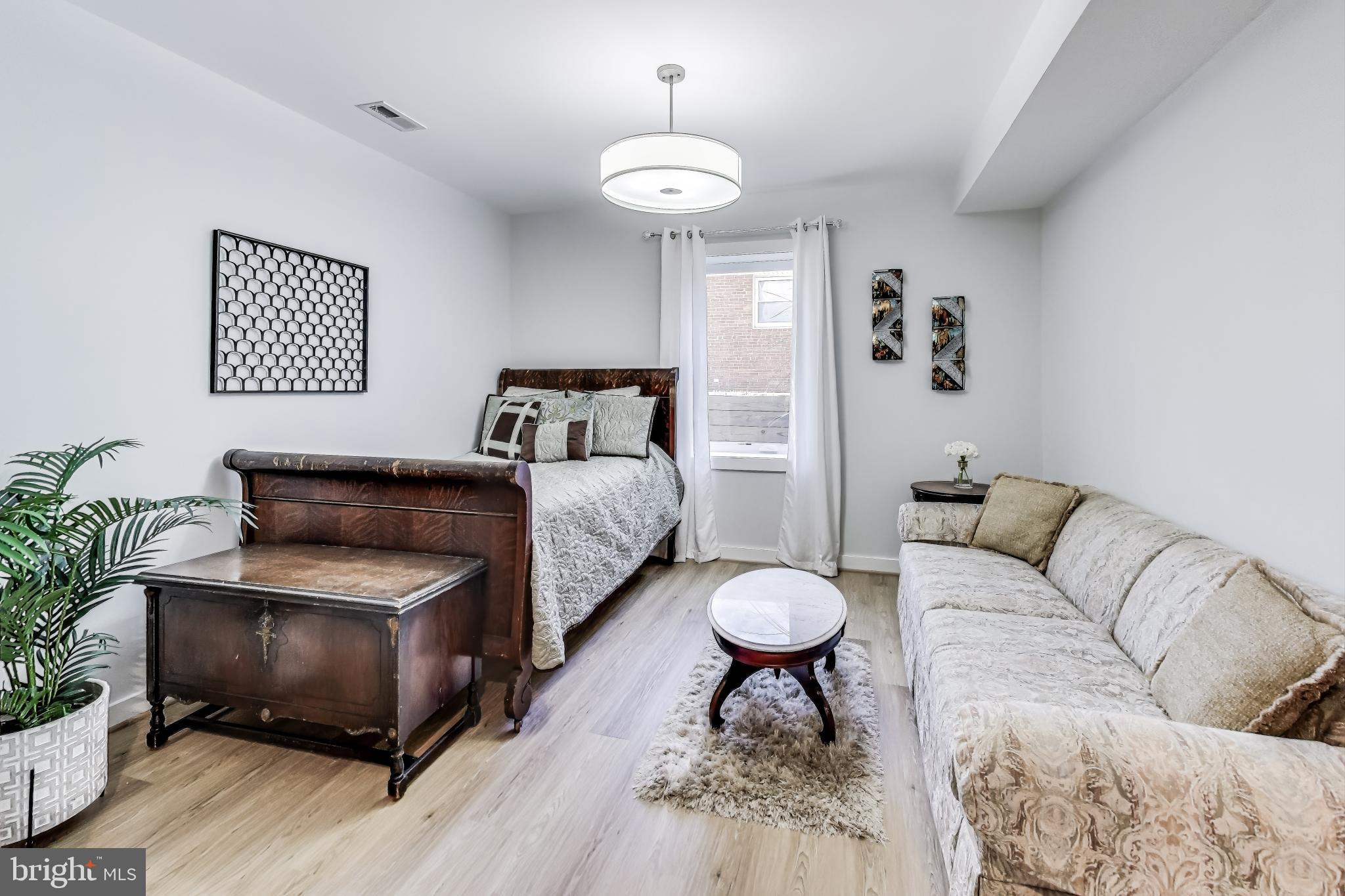 VIENNA WOODS - Residential