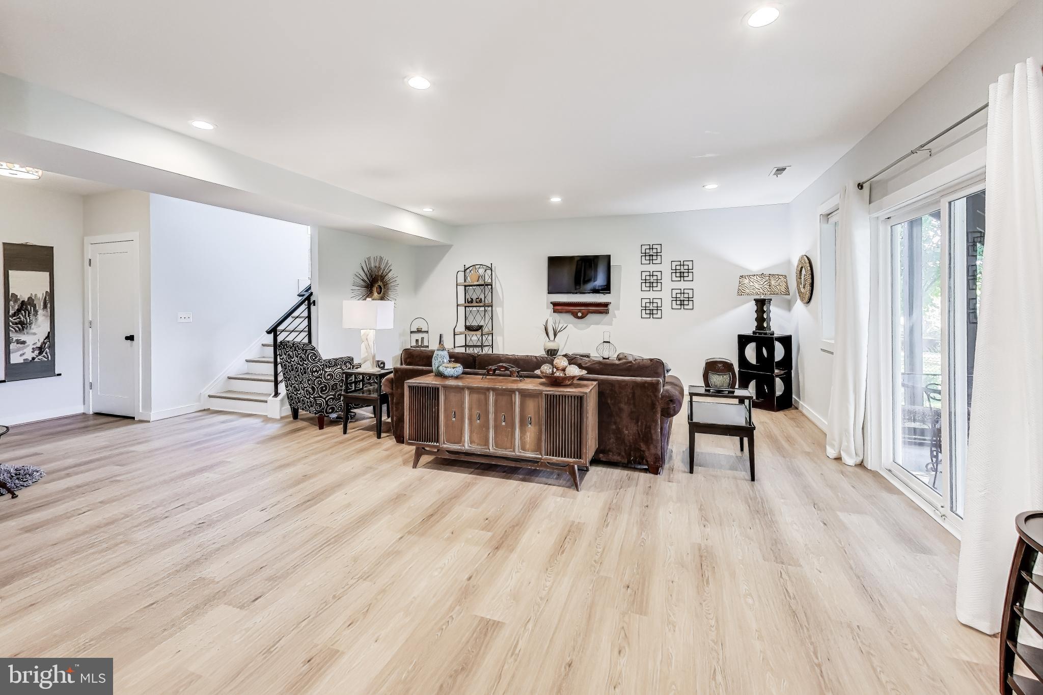 VIENNA WOODS - Residential