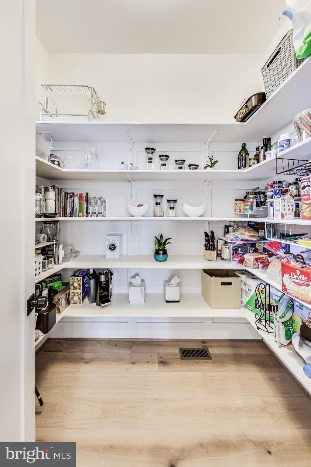 VIENNA WOODS - Residential