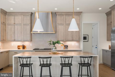 8619 REDWOOD VIENNA VA 22180