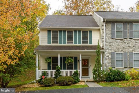 Photo of 20 DEEP HOLLOW LN, LANCASTER, PA 17603 (MLS # PALA2026896)