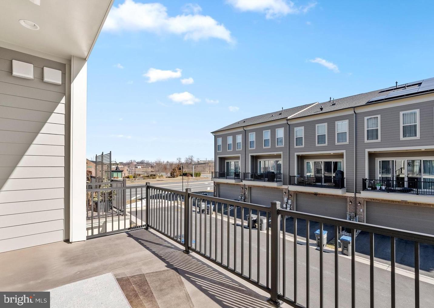 ONE LOUDOUN LAND BAY B - Residential Lease