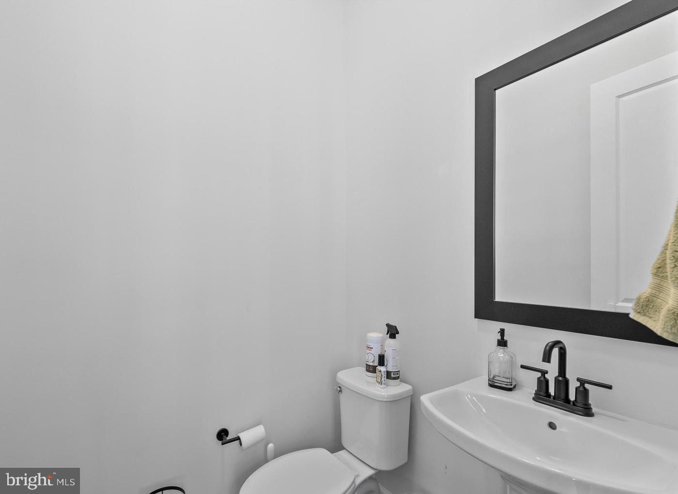 ONE LOUDOUN LAND BAY B - Residential Lease