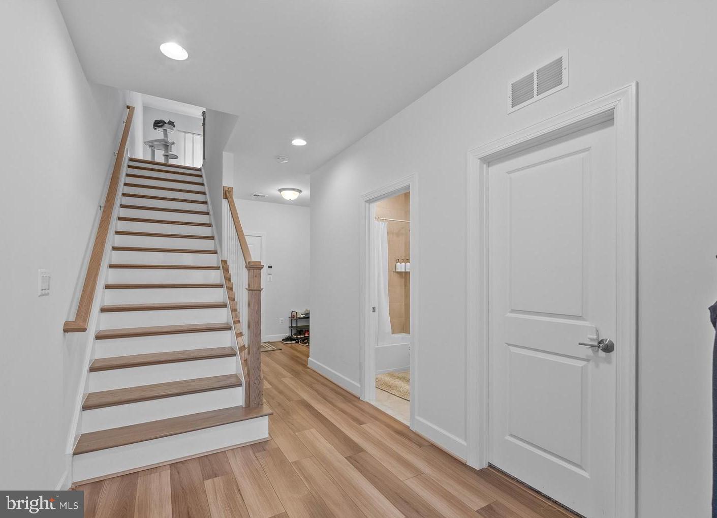 ONE LOUDOUN LAND BAY B - Residential Lease