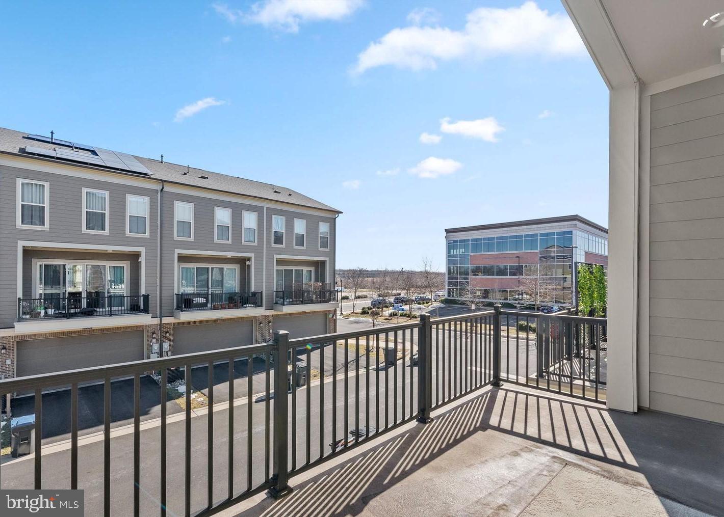 ONE LOUDOUN LAND BAY B - Residential Lease