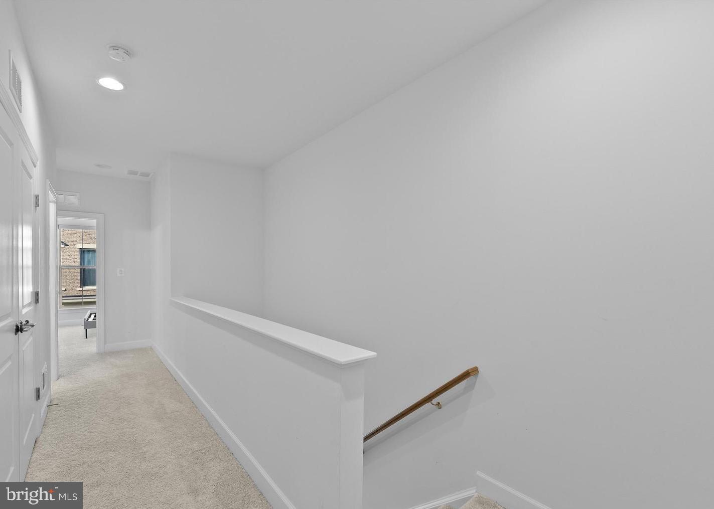 ONE LOUDOUN LAND BAY B - Residential Lease