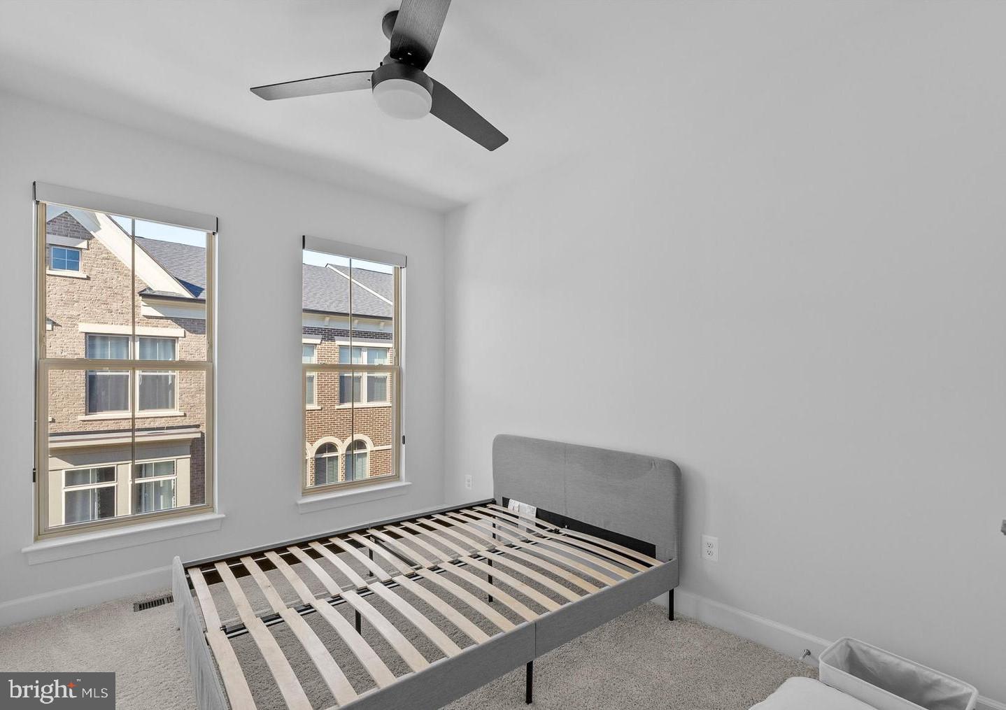 ONE LOUDOUN LAND BAY B - Residential Lease