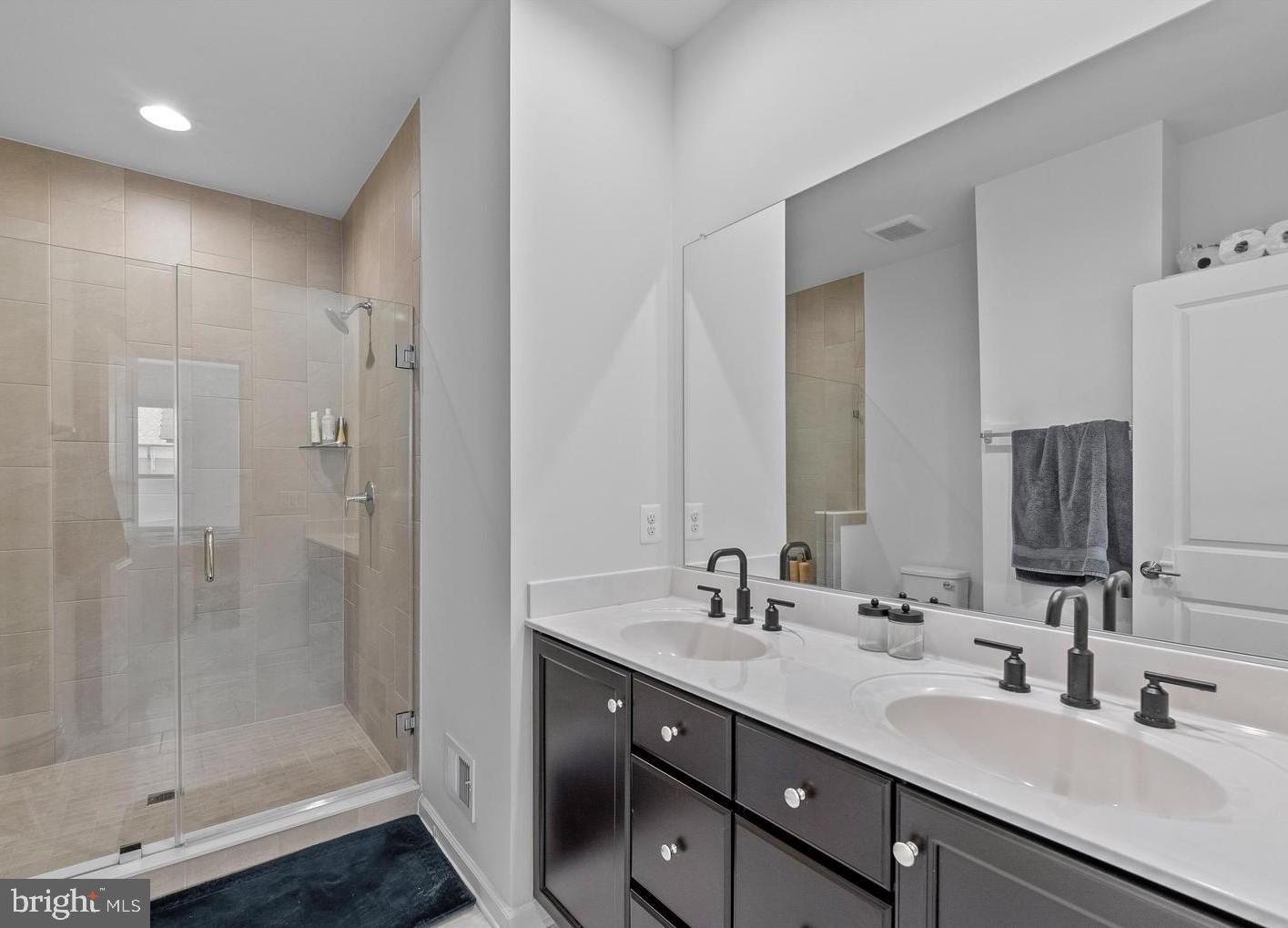 ONE LOUDOUN LAND BAY B - Residential Lease