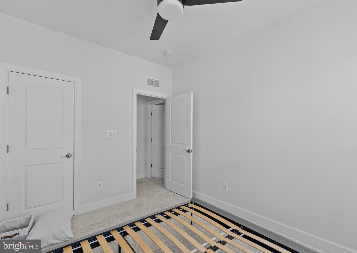 ONE LOUDOUN LAND BAY B - Residential Lease