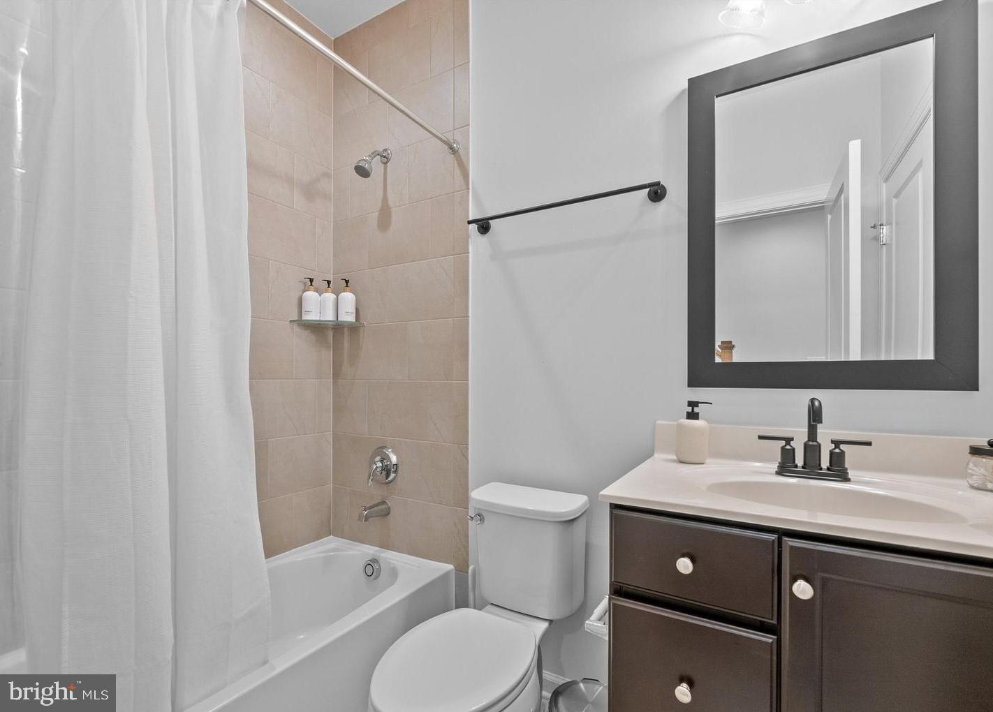 ONE LOUDOUN LAND BAY B - Residential Lease