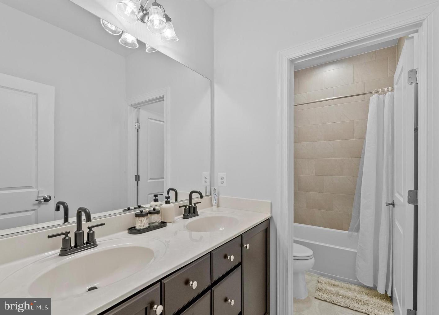 ONE LOUDOUN LAND BAY B - Residential Lease