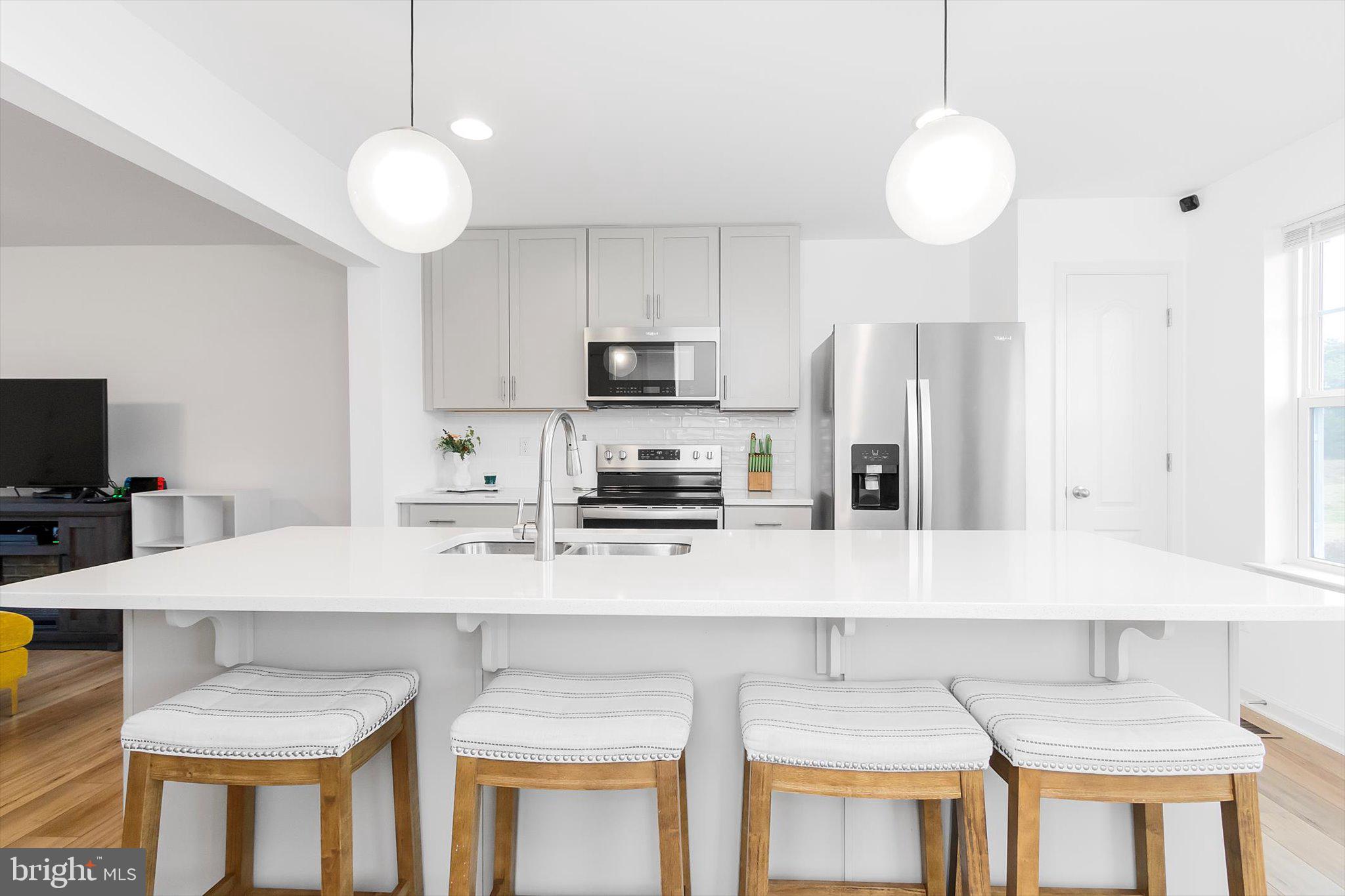 WHISPERING PINES - Residential