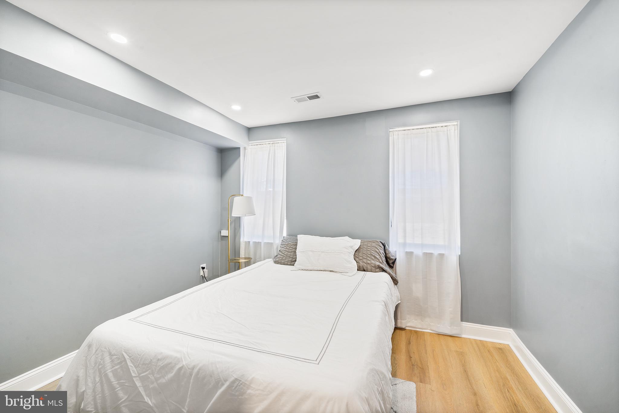 OLDE KENSINGTON - Residential Lease