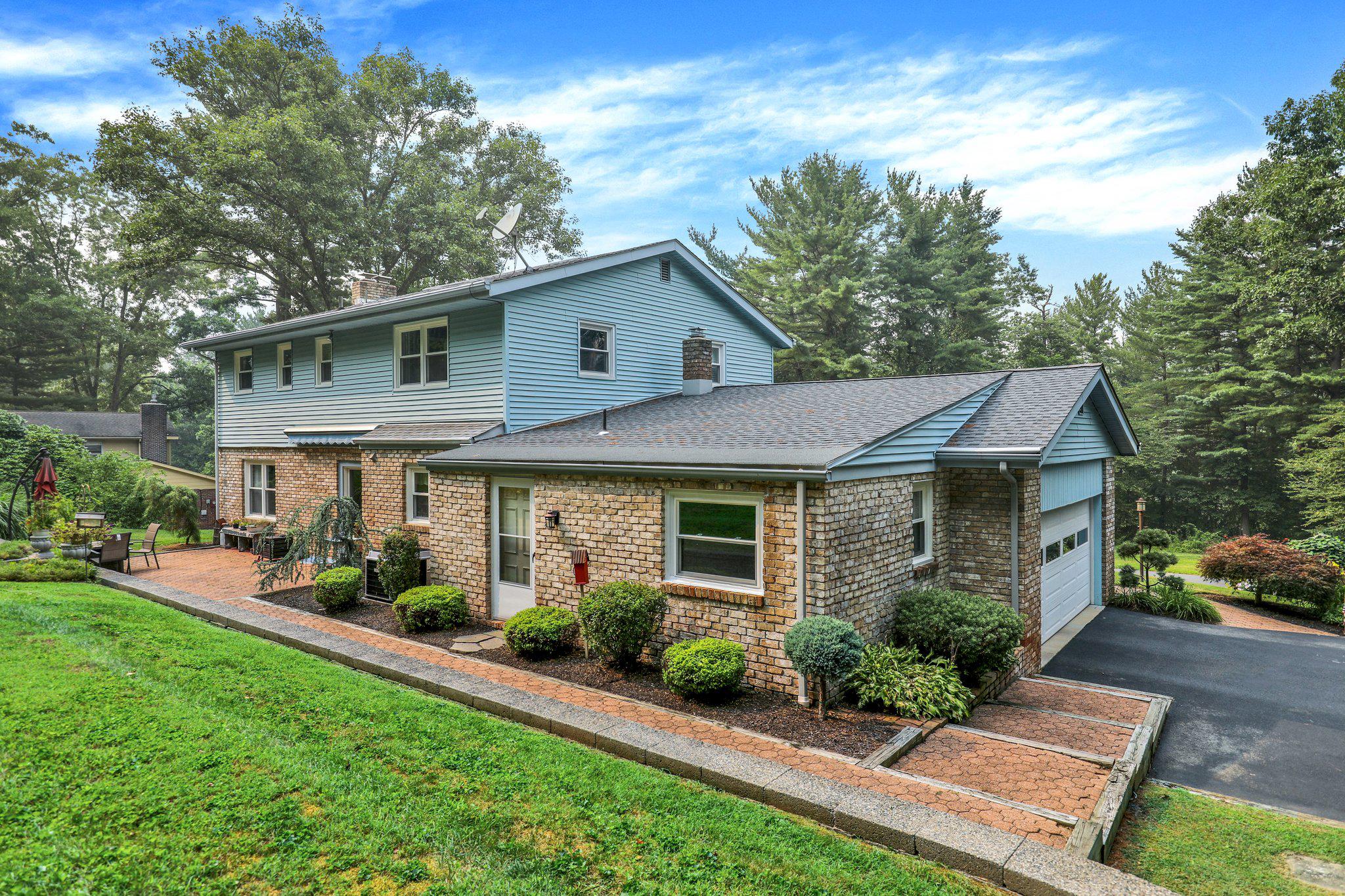 18 HILLSIDE ROAD