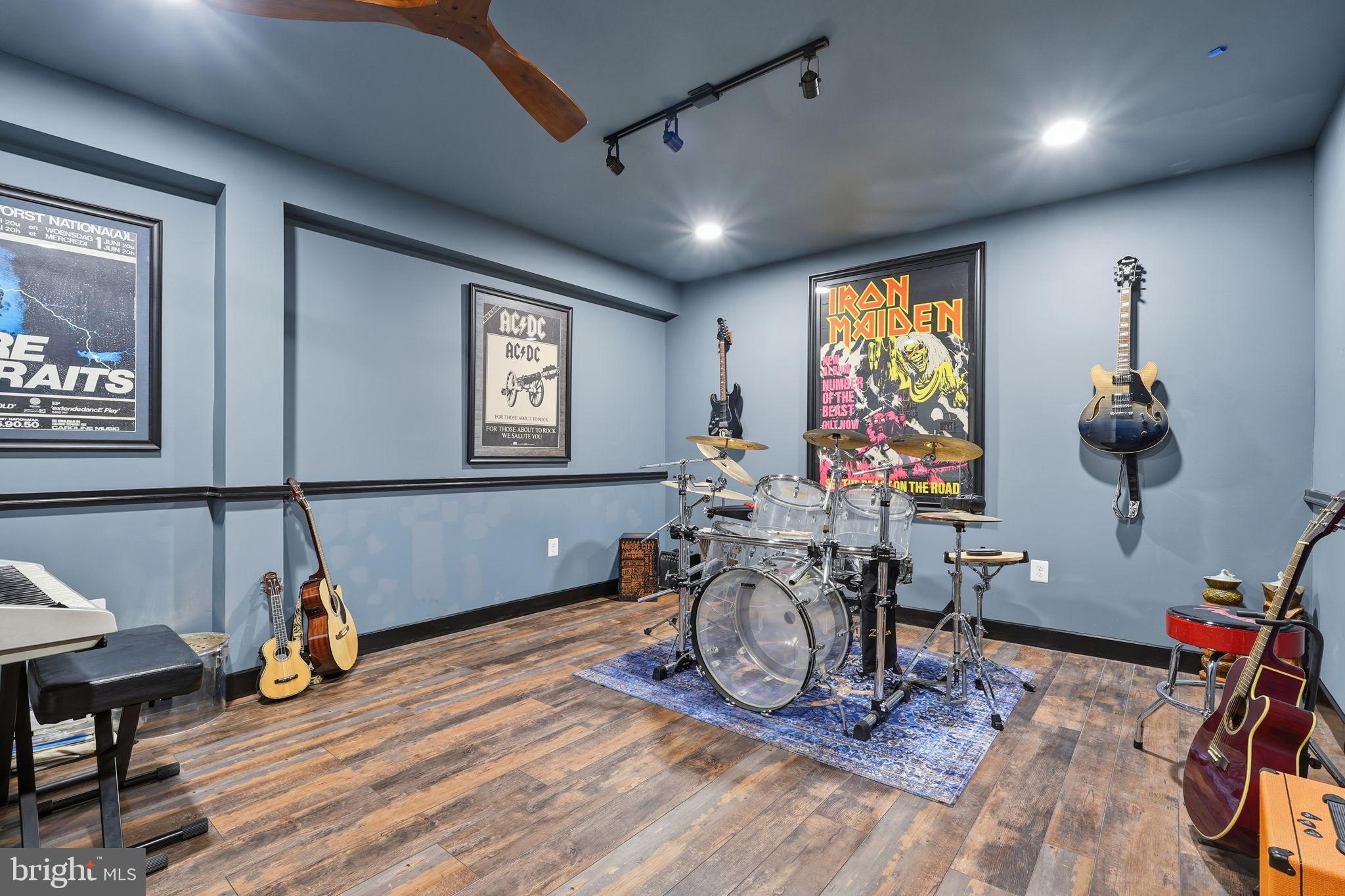 SOUTH RIDING - Residential