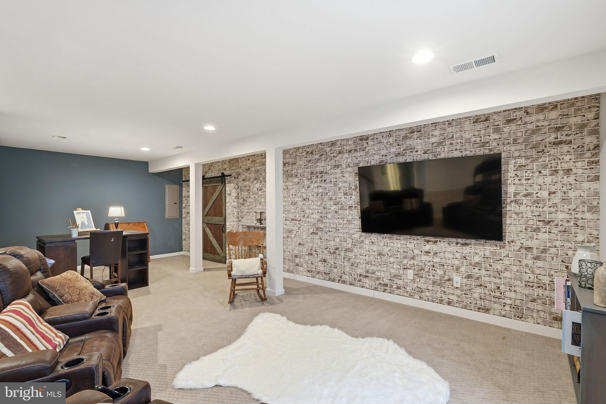 SOUTH RIDING - Residential