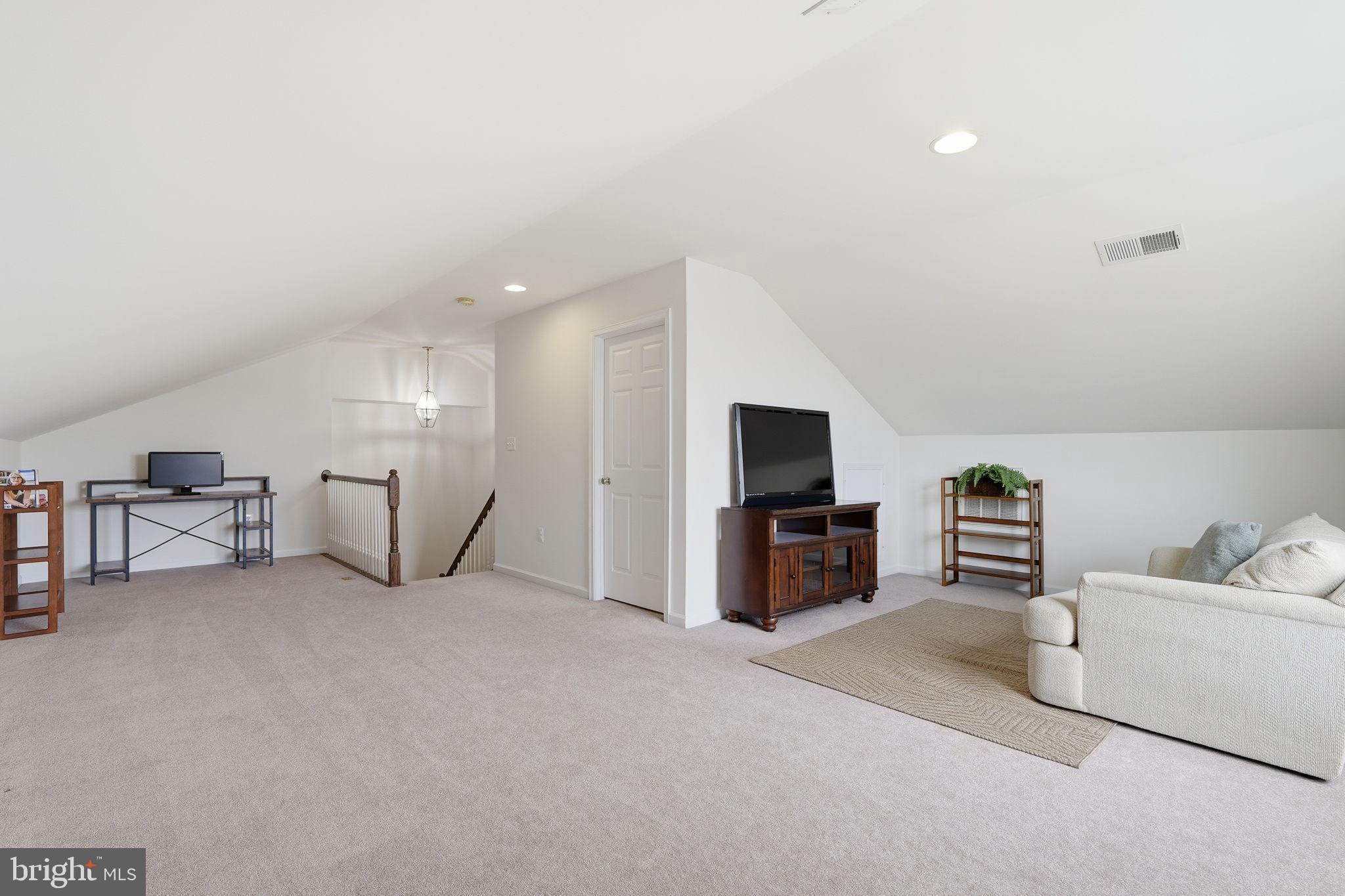 SOUTH RIDING - Residential