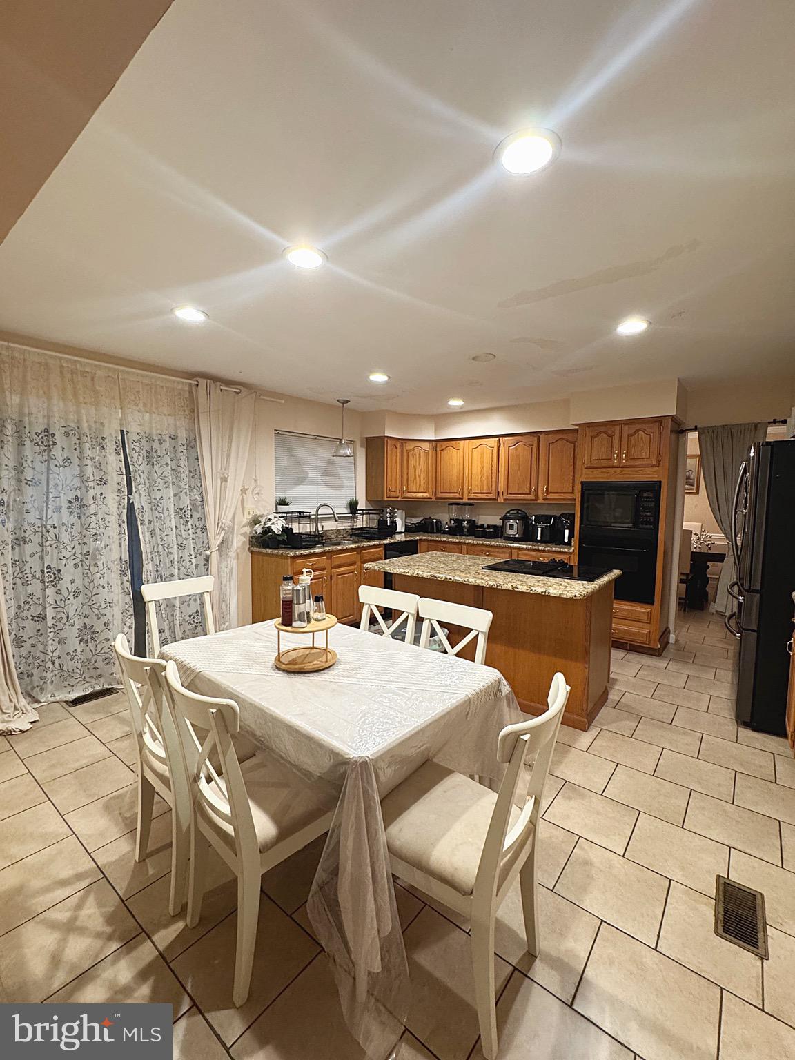 BLOOMS CROSSING - Residential