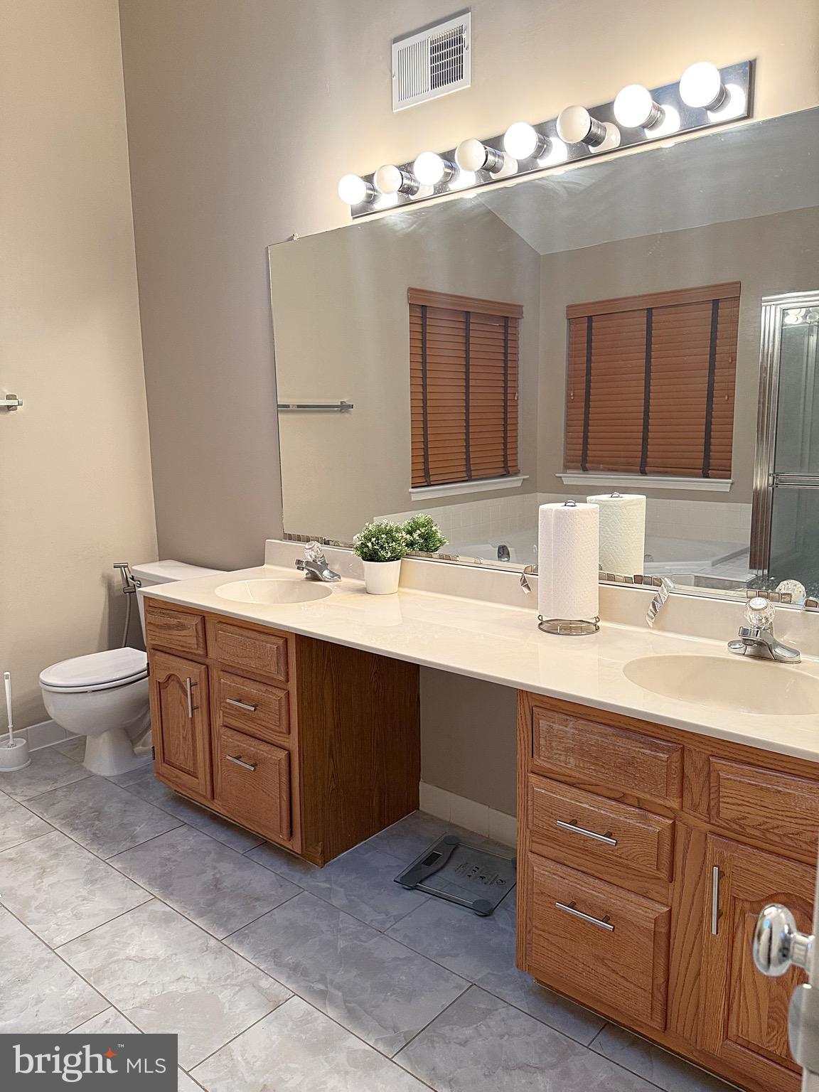 BLOOMS CROSSING - Residential