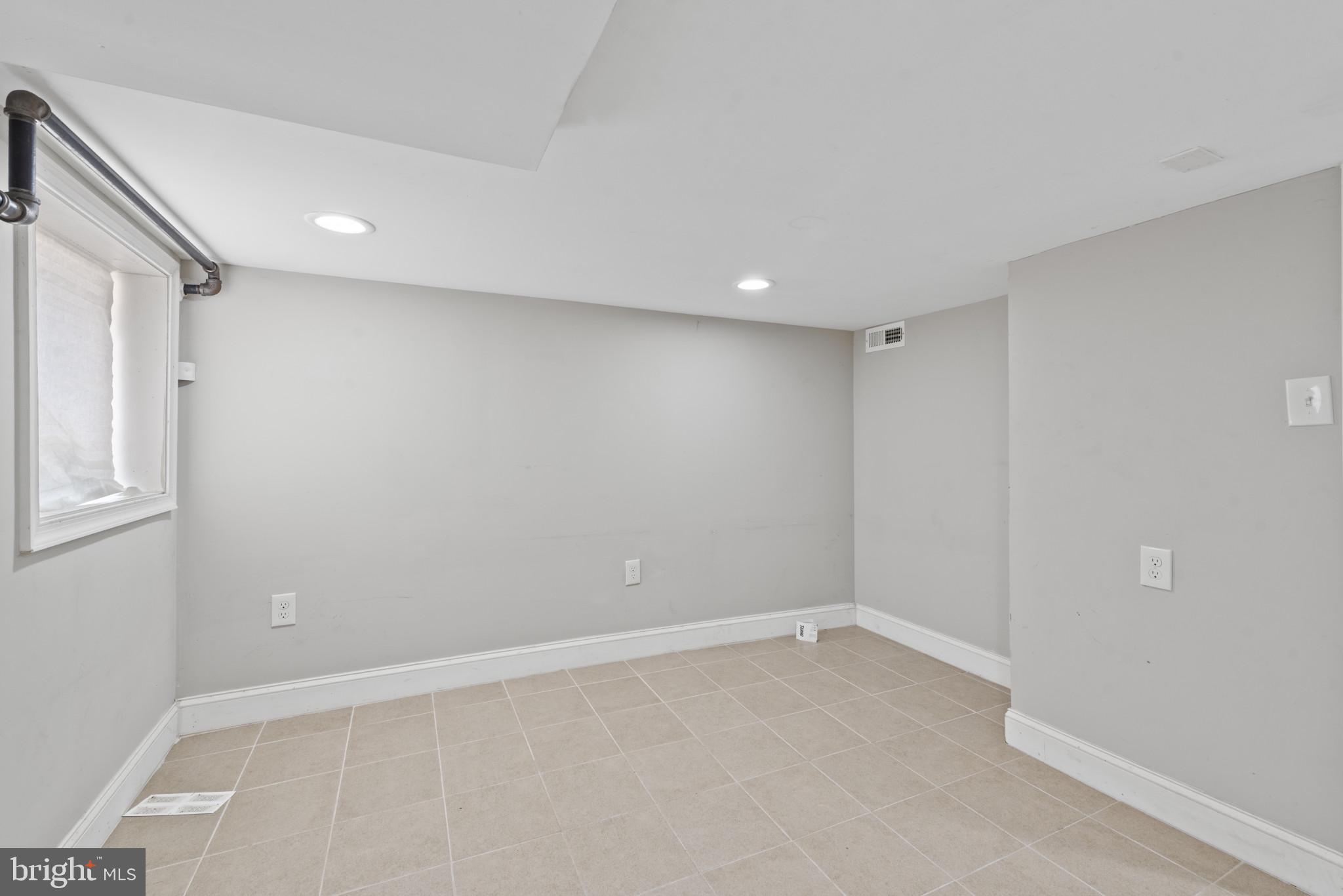 JOHNS HOPKINS - Residential Lease