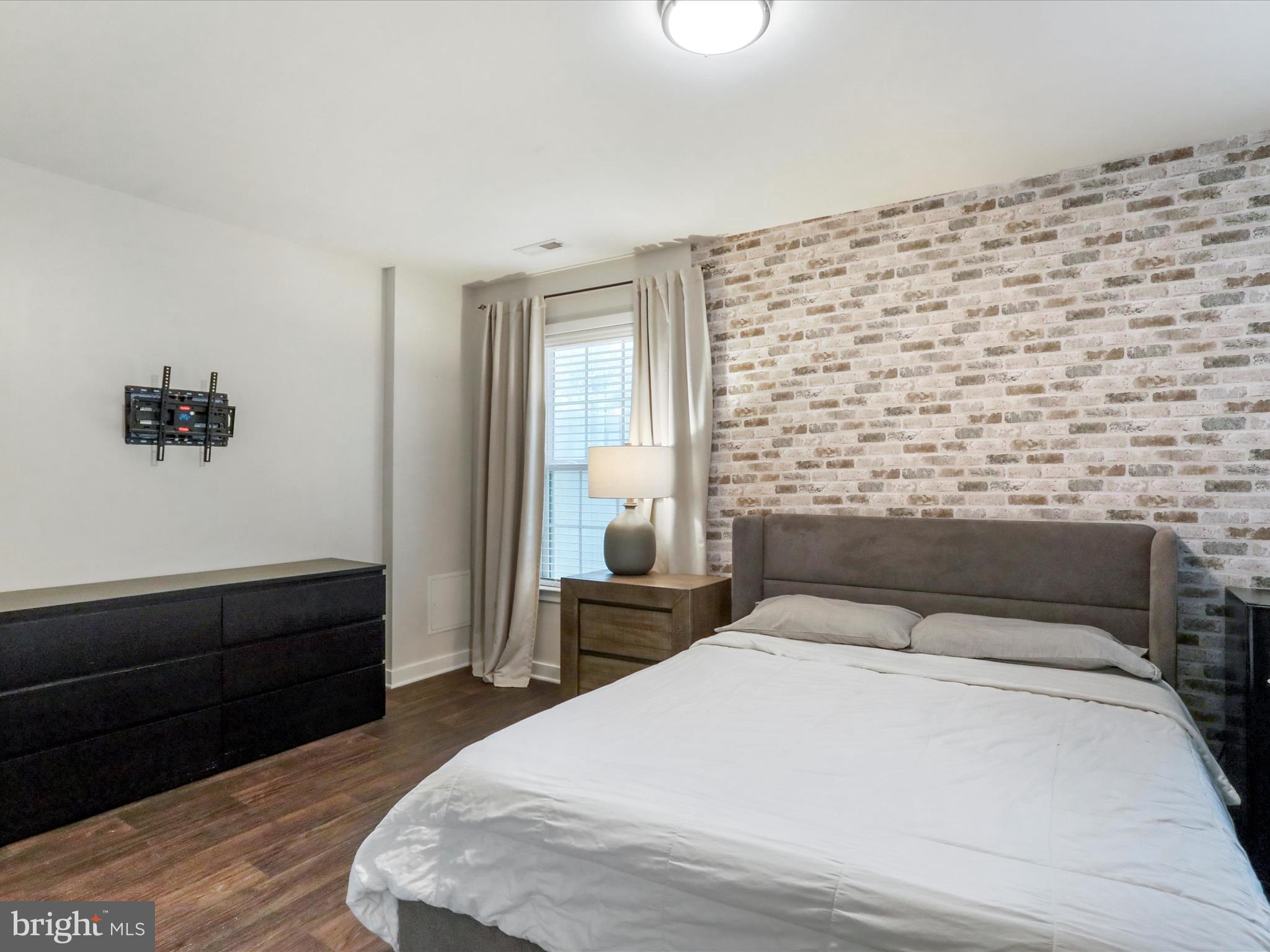 BROOKFIELD - Residential