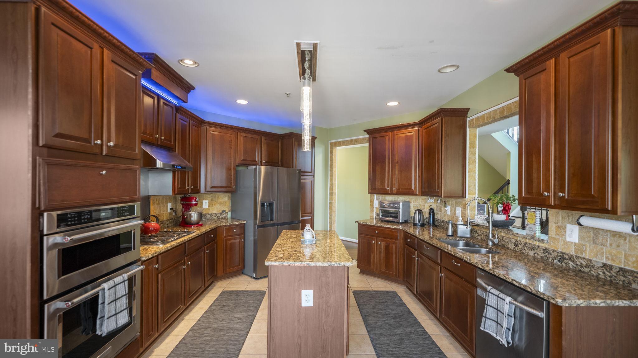 ARORA HILLS - Residential