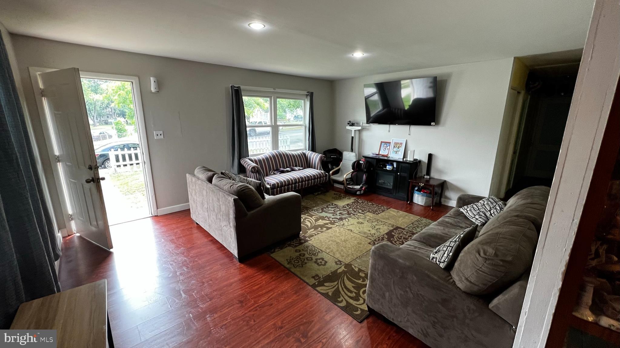 FAIRLAWN - Residential