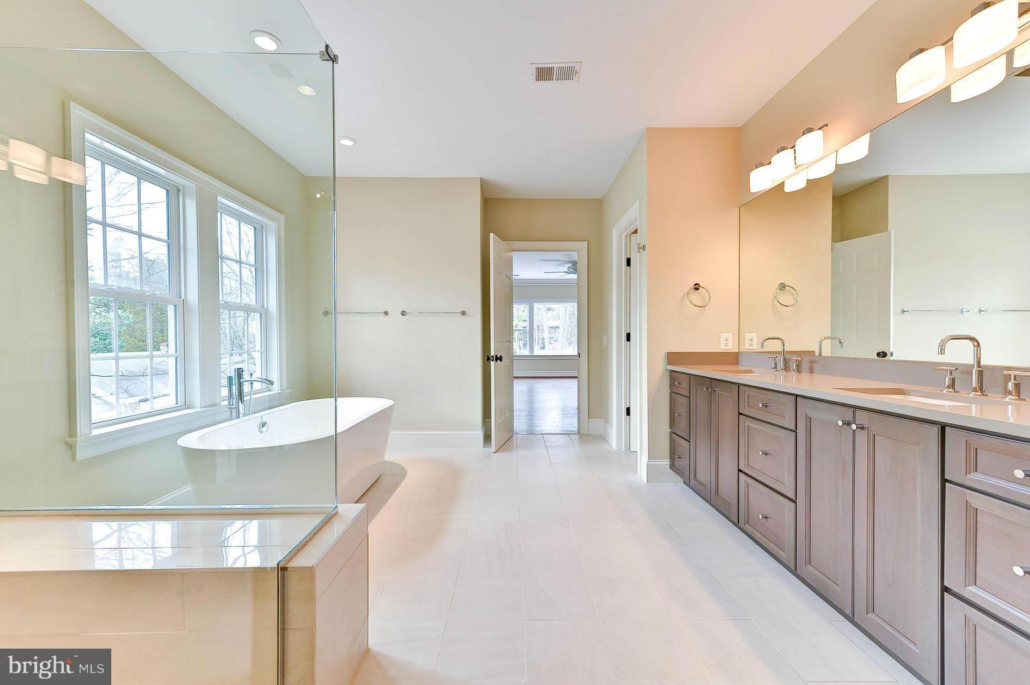 HOLLINDALE - Residential