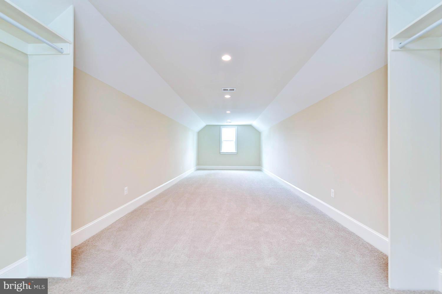 HOLLINDALE - Residential