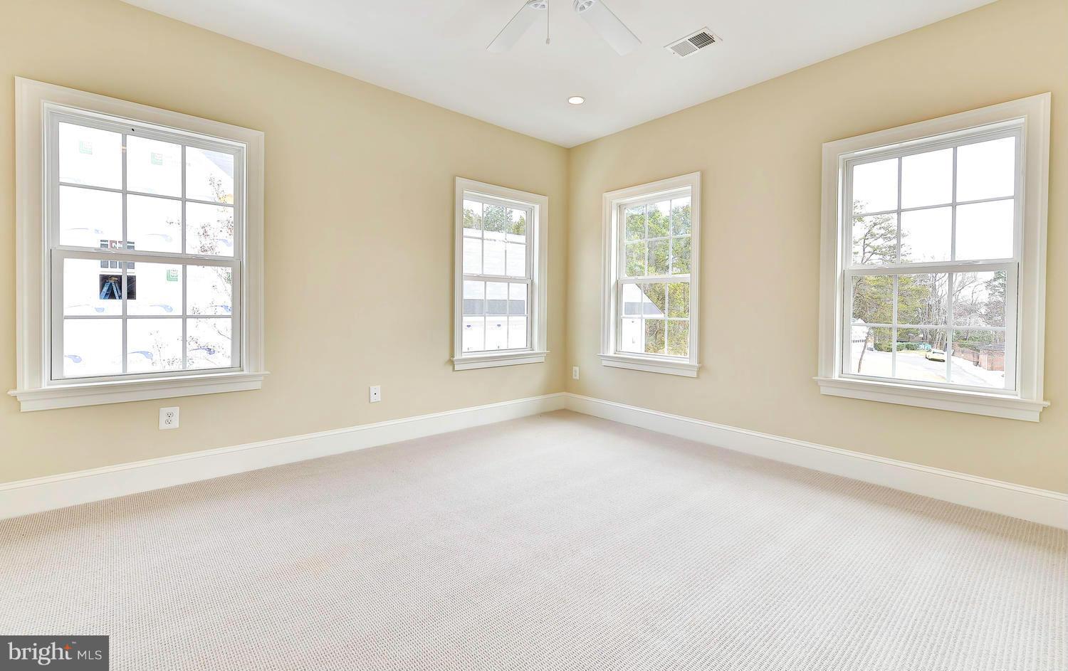 HOLLINDALE - Residential