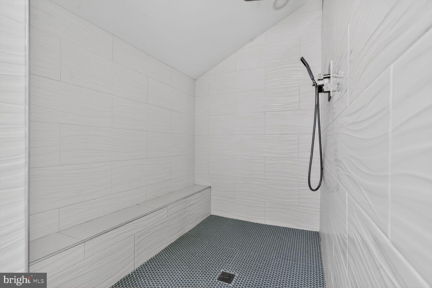 LAKE SHORE - Residential