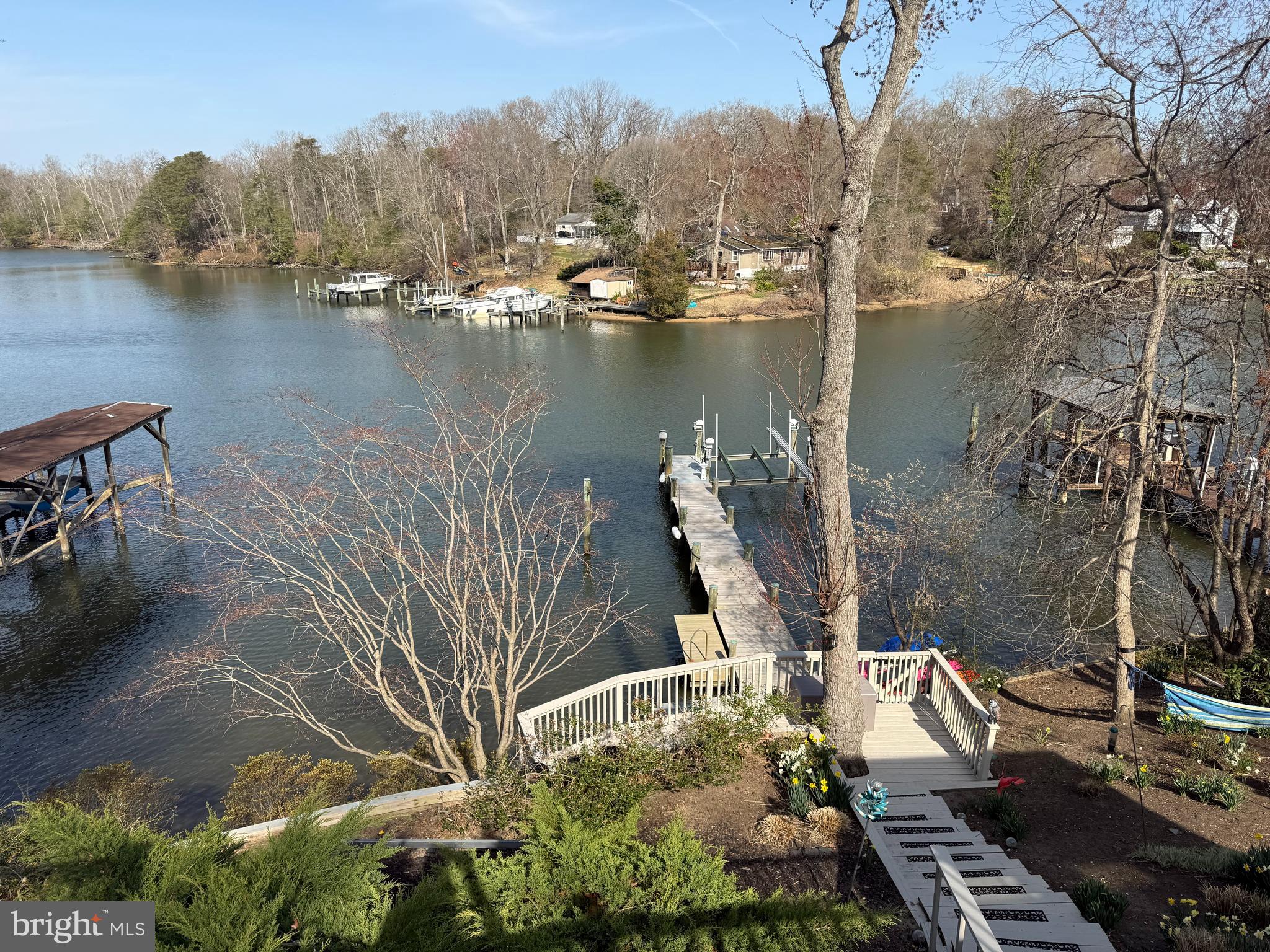 LAKE SHORE - Residential