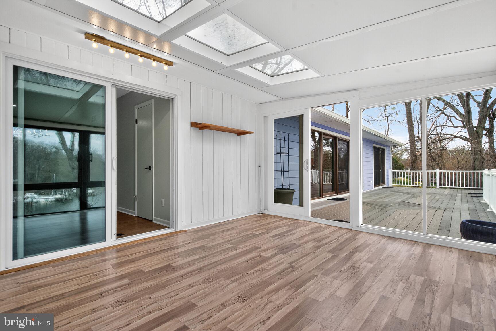 LAKE SHORE - Residential