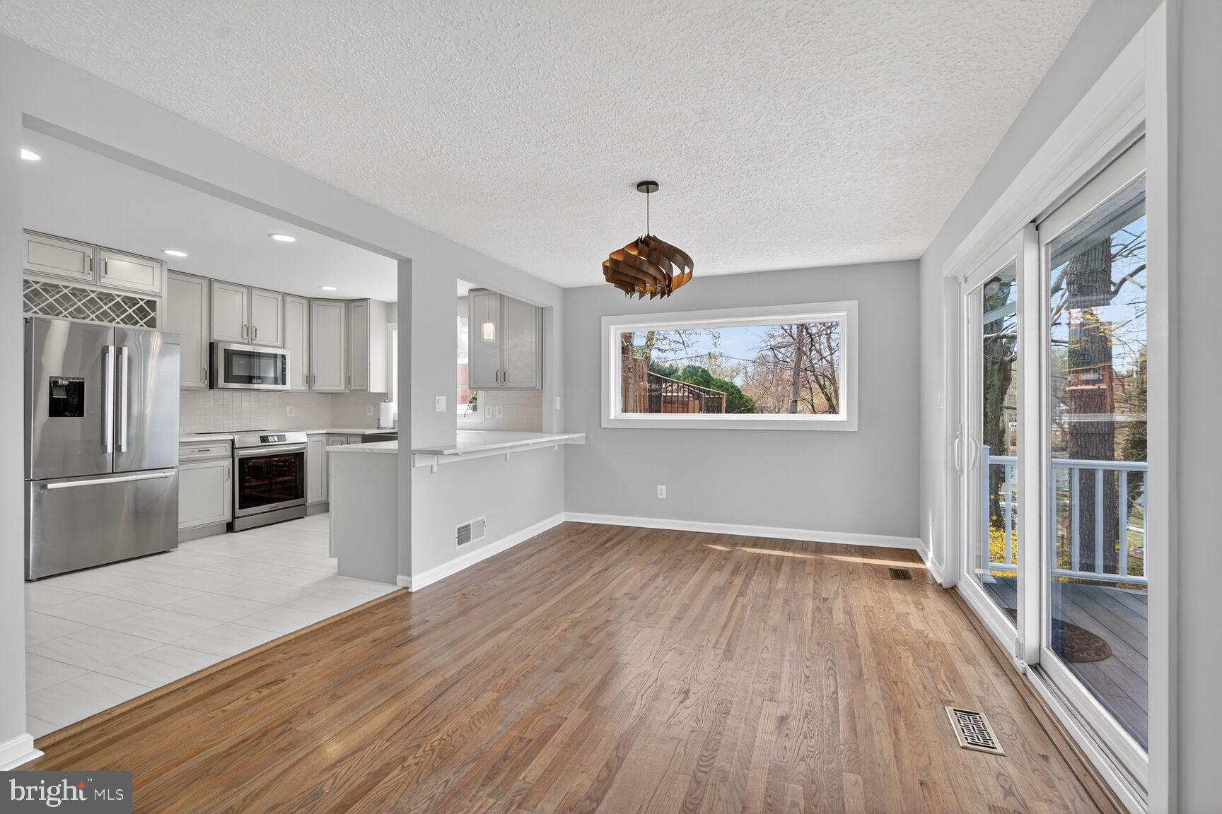 LAKE SHORE - Residential