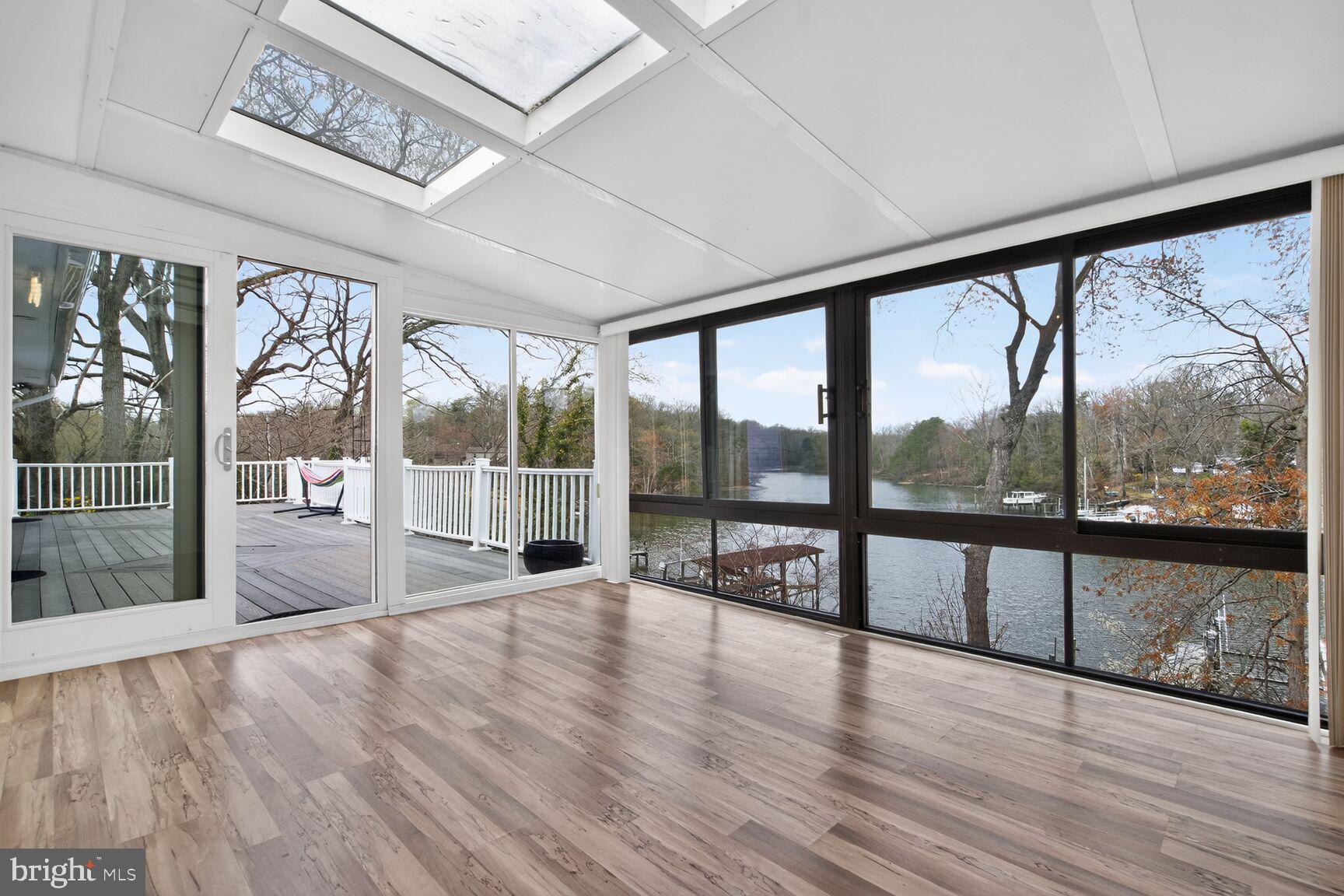 LAKE SHORE - Residential