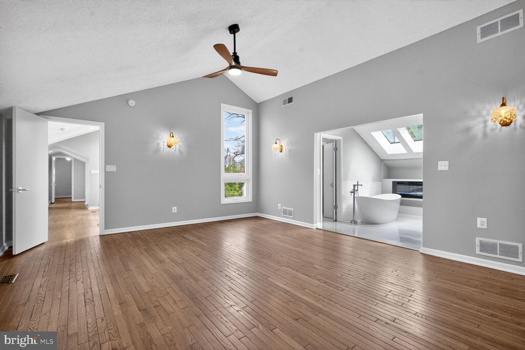 LAKE SHORE - Residential