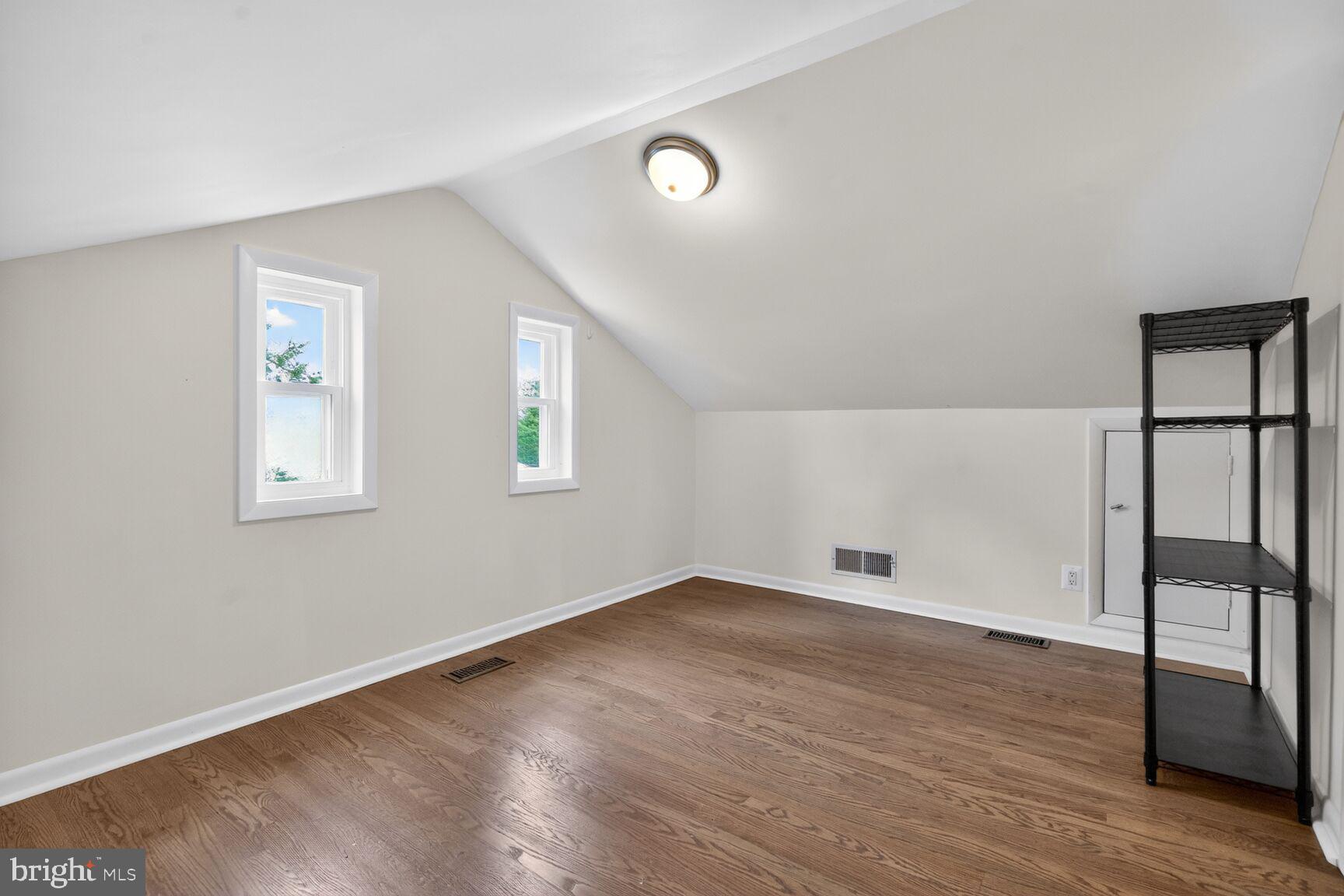 LAKE SHORE - Residential