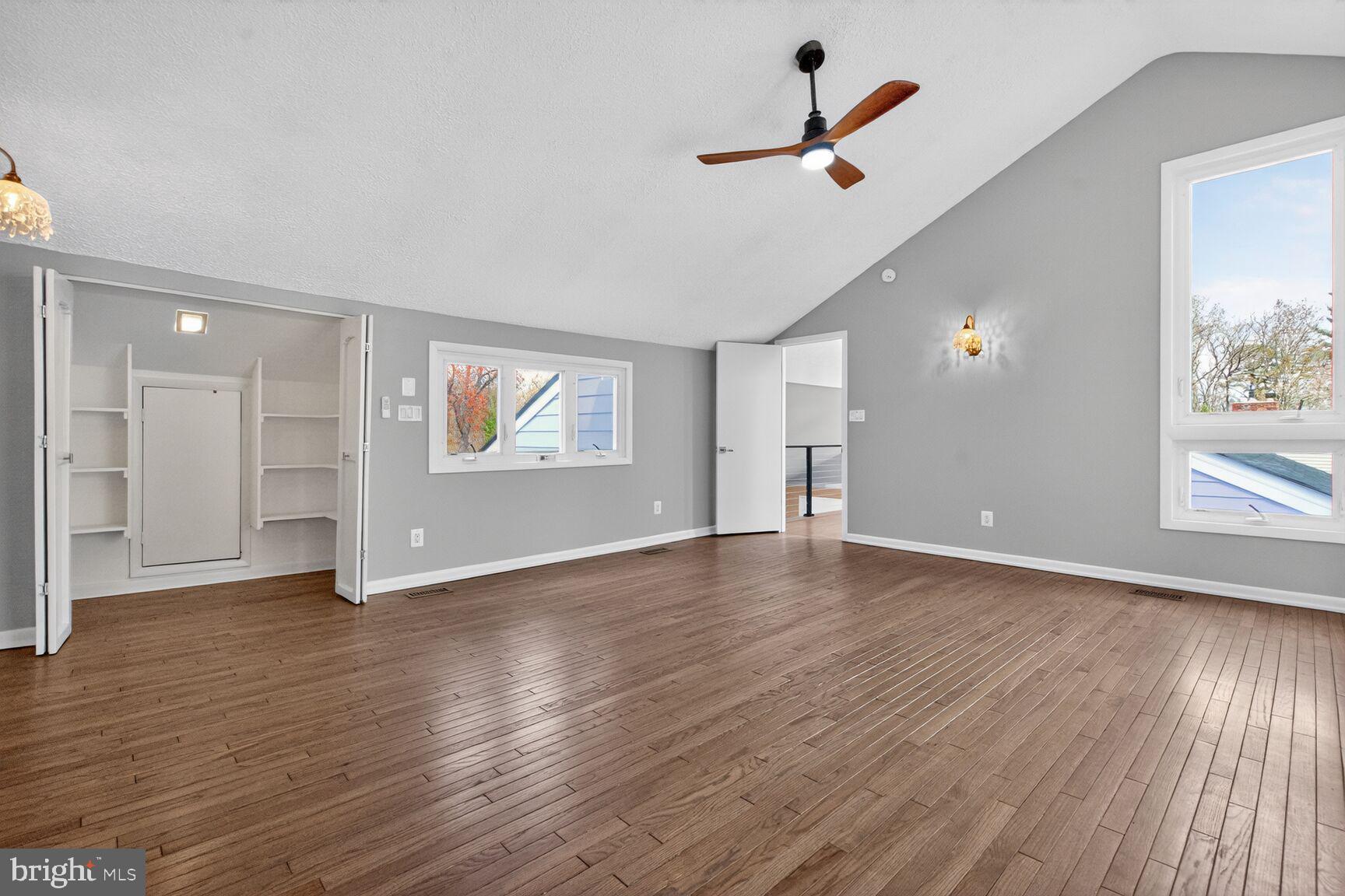 LAKE SHORE - Residential